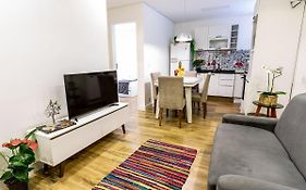 Apartamento 2 Quartos, Lindo, Aconchegante na Praça Pôr do Sol
